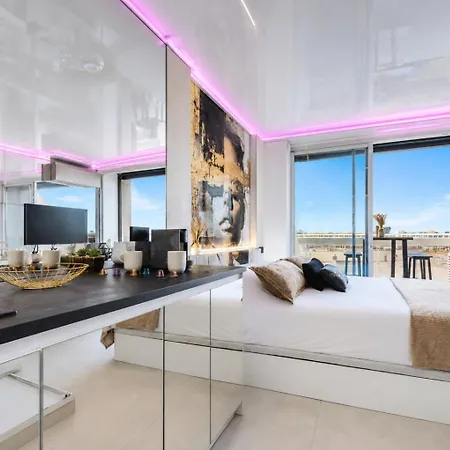 Village Naturiste R4n- Le Vip Sea View * آجد